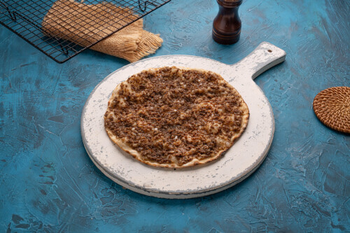 قرص لحم بعجين دبس رمان (غنم)
