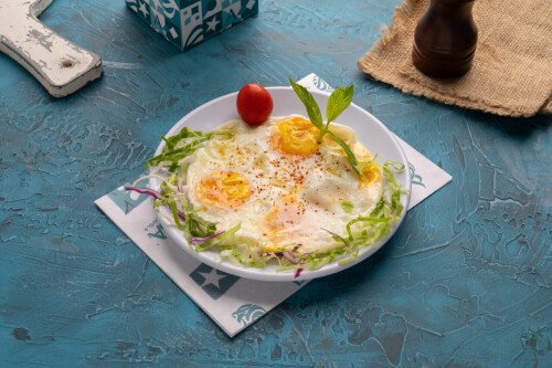 بيض عيون